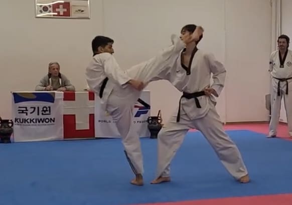 Ein-Schritt-Kampf Il-Bo Kyorugi im Taekwondo