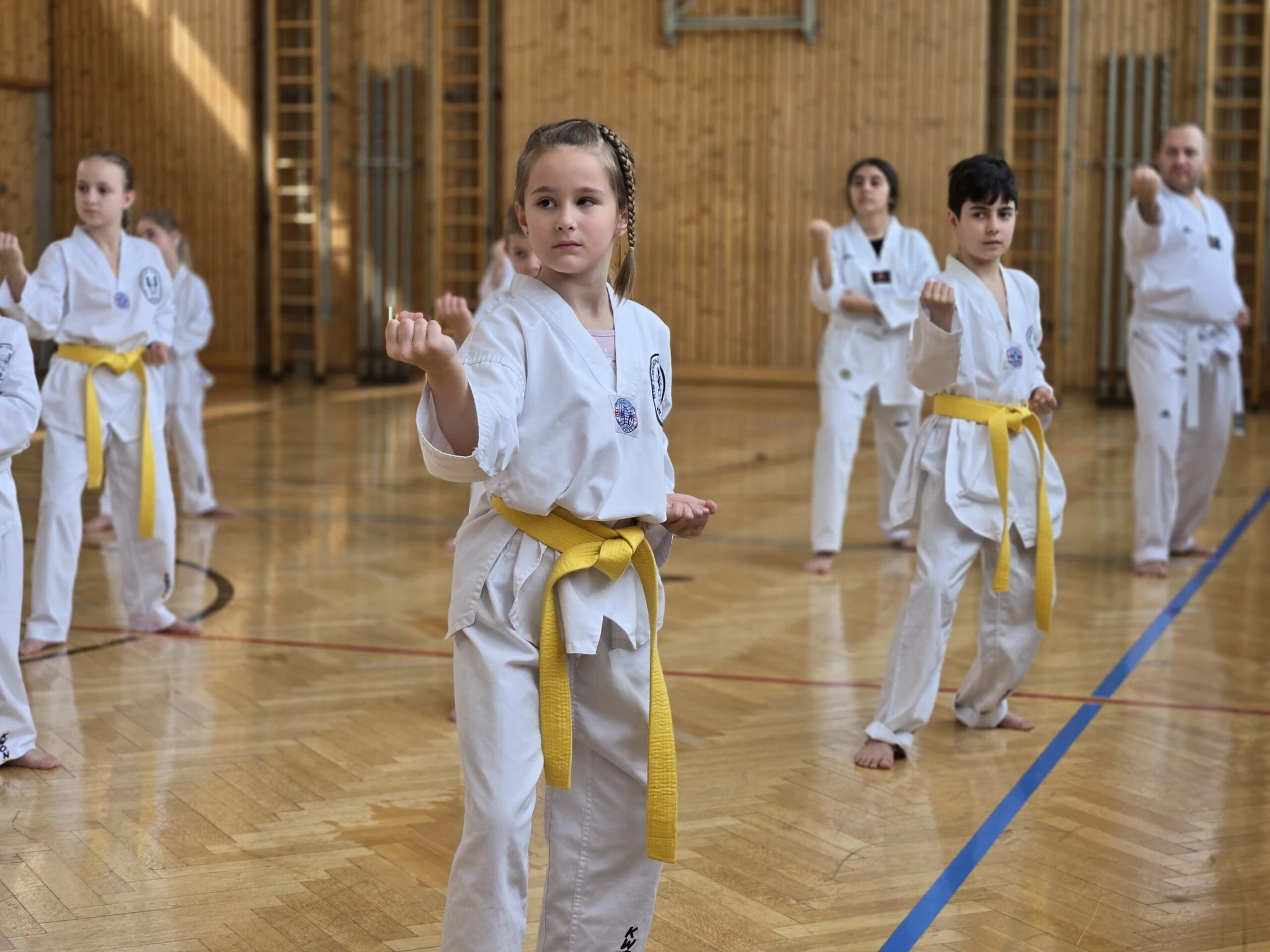 Grundschule Gibon Yeonsup beim Taekwondo-Training in Wien